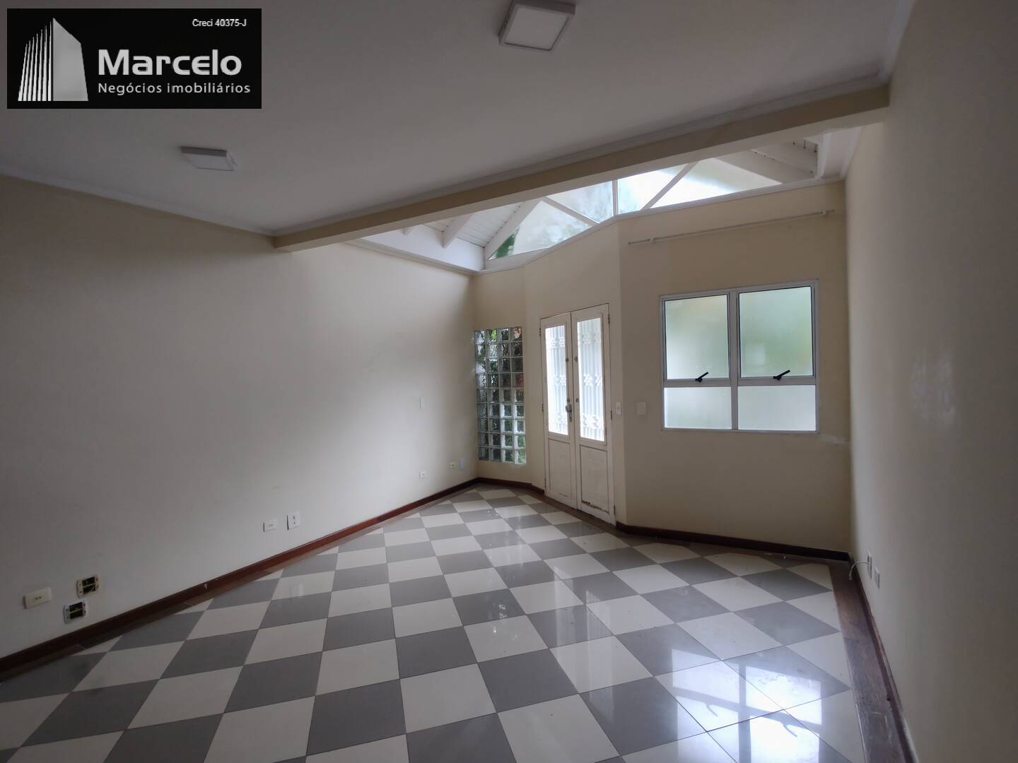 Casa de Condomínio à venda com 4 quartos, 300m² - Foto 4